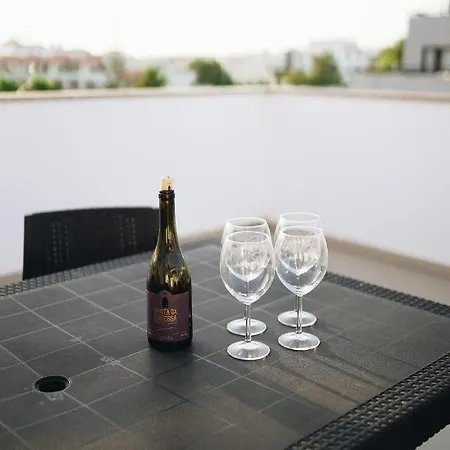 Wonderful Flats With Pool By Host Wise Apartment *