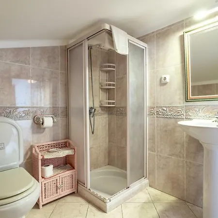 Wonderful Flats With Pool By Host Wise *